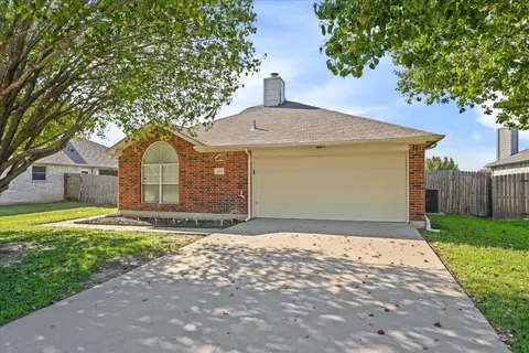 1413 Misty Dr, Midlothian, TX 76065