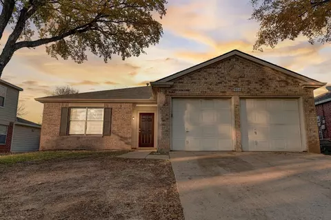 7031 Petty Ln, Dallas, TX 75217