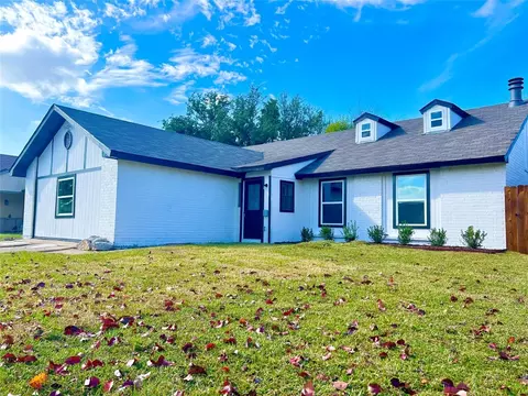 525 Magnolia Dr, Forney, TX 75126
