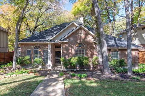 817 Singing Hills Dr, Garland, TX 75044