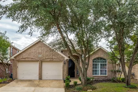 2443 Beachview Dr, Grand Prairie, TX 75054