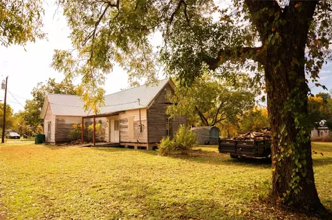 309 E Cheek St, Saint Jo, TX 76265