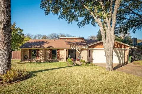 2134 Westbrook Dr, Grapevine, TX 76051
