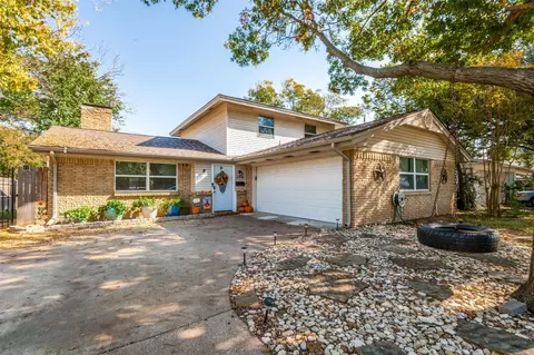 2416 Summer Place Dr, Irving, TX 75062