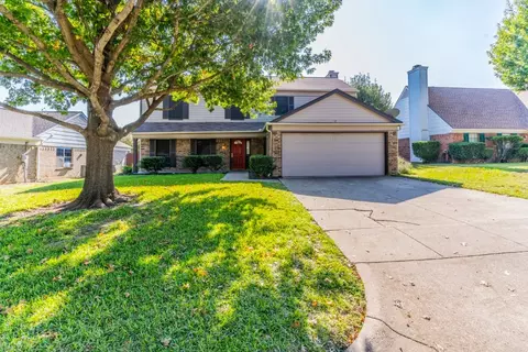 2305 Warwick Ave, Grand Prairie, TX 75052