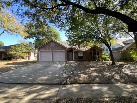 7504 Bear Lake Dr, Fort Worth, TX 76137