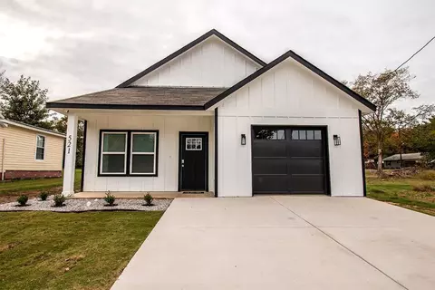 521 N Washington St, Grand Saline, TX 75140