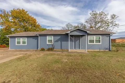 411 Mill St, Cumby, TX 75433