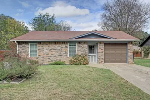 812 W Smith St, Cleburne, TX 76033