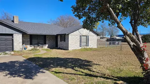 308 E Cottonwood St, Leonard, TX 75452