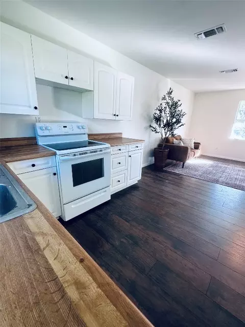 800 E Highland Ave # B, Comanche, TX 76442 photo 4