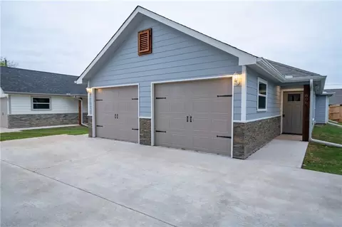 804 N Throckmorton St, Sherman, TX 75090