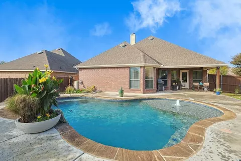 5213 Woodglen Ln, Fort Worth, TX 76126