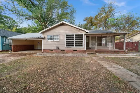 813 University St, Mineola, TX 75773