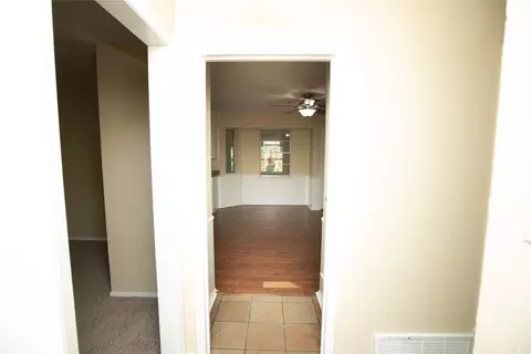 524 E Redbud Dr, Hurst, TX 76053 photo 4