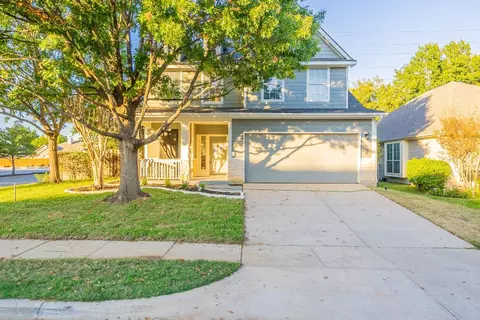 201 Silver Oak Dr, Grapevine, TX 76051