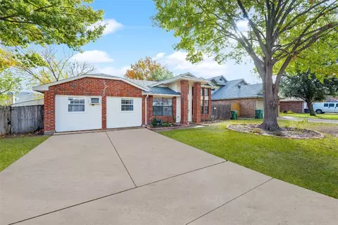 6507 Topaz Dr, Arlington, TX 76001