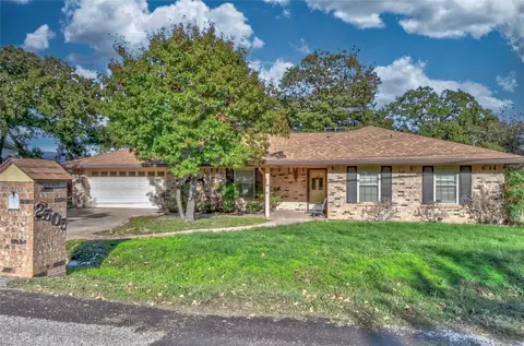 2505 Oaks Dr, Granbury, TX 76049