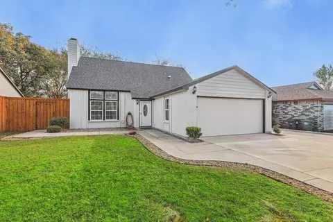 2304 Crestmeadow St, Denton, TX 76207