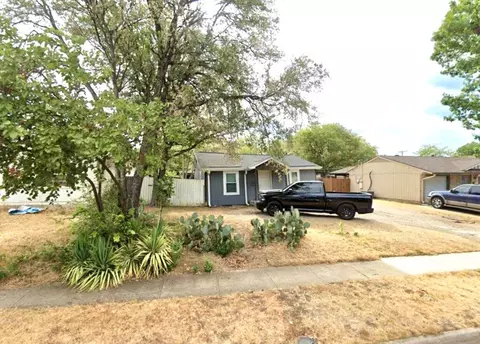 909 Tuskegee St, Grand Prairie, TX 75051