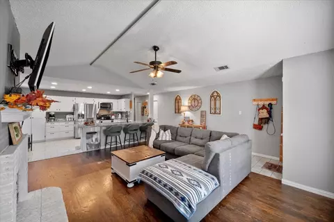 1204 Hidden Creek Dr, Mansfield, TX 76063