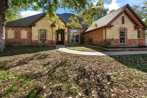 101 Coral View Ct, Azle, TX 76020