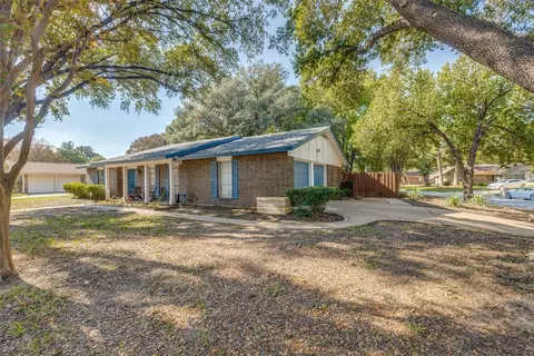 700 Buffalo Dr, Arlington, TX 76013