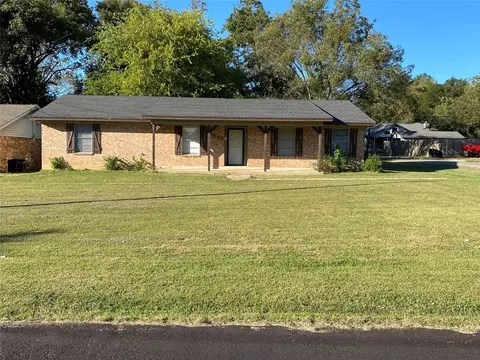 1895 E Jackson St, Paris, TX 75460 photo 2