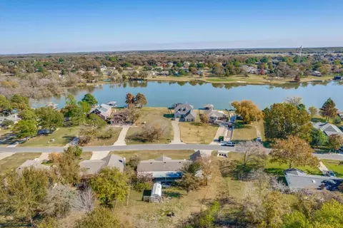 1234 Kiowa Dr W, Lake Kiowa, TX 76240