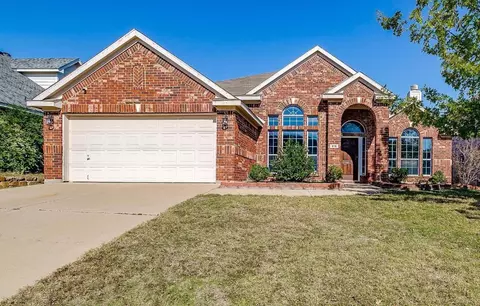 915 Peach Ln, Burleson, TX 76028