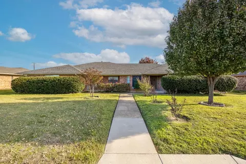 300 N Nolan River Rd, Cleburne, TX 76033