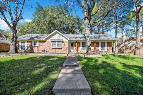 1809 Lincolnshire Dr, Bedford, TX 76021