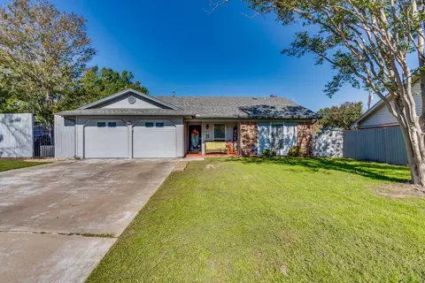 1210 Sheridan Ln, Cleburne, TX 76033