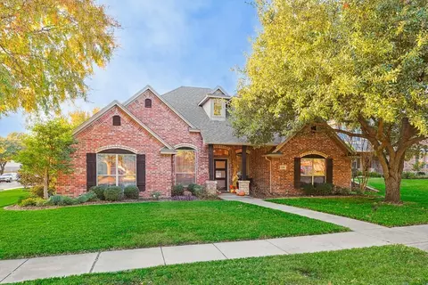 3401 Austin Ct, Hurst, TX 76054