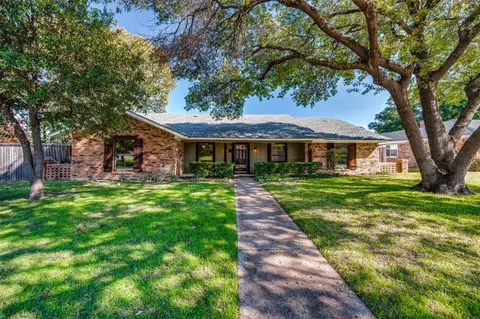 1916 Greenway Dr, Plano, TX 75075