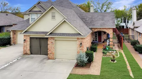 700 Harbour Town Dr, Lake Dallas, TX 75065