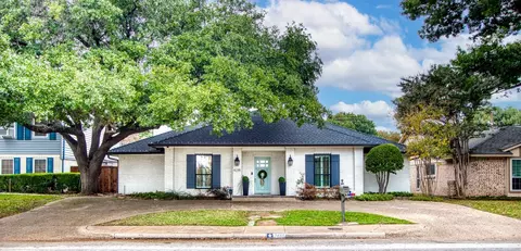 9219 Moss Farm Ln, Dallas, TX 75243