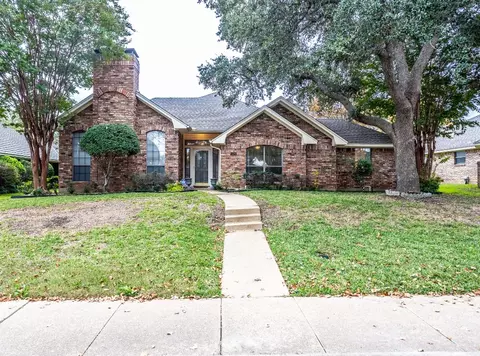 1528 Cobblestone Dr, Desoto, TX 75115