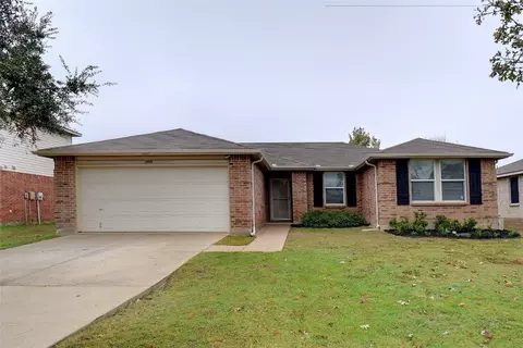 1404 Erin Dr, Burleson, TX 76028