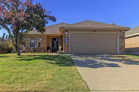 1041 Ridge Top Dr, Burleson, TX 76028