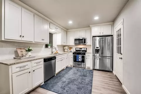 3512 Falcon Dr, Forest Hill, TX 76119