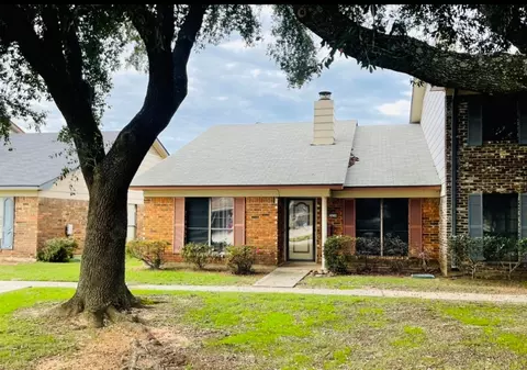 2658 Village Ln, Bossier City, LA 71112