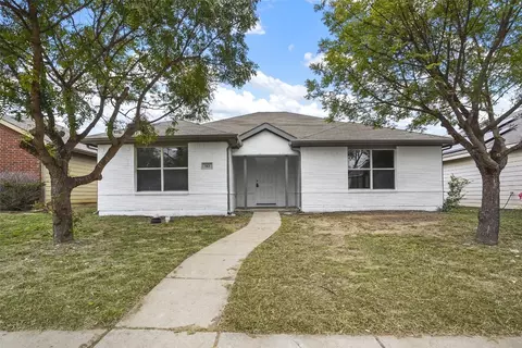143 Spelt Ln, Dallas, TX 75241