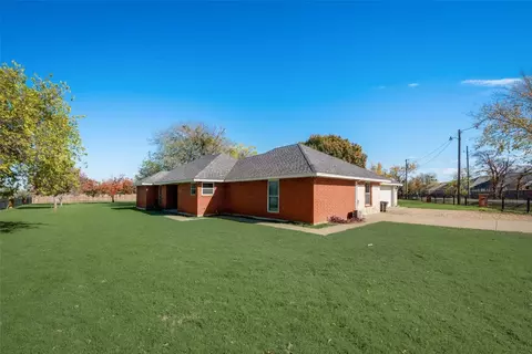 102 Anderson Rd, Red Oak, TX 75154
