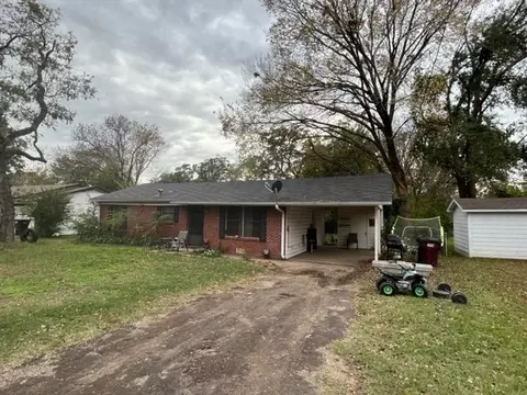 1011 Tower St, Canton, TX 75103