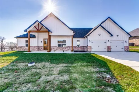 612 E Fourth St, Muenster, TX 76252