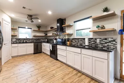 6228 Kelly Elliott Rd, Arlington, TX 76001