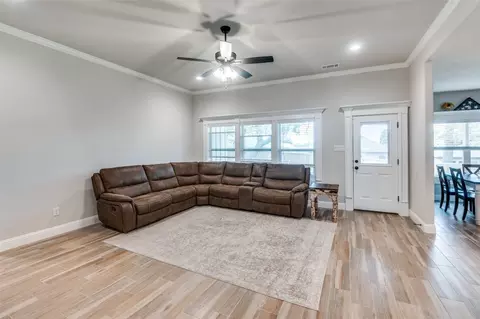 925 E 3rd St, Springtown, TX 76082 photo 3