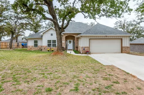 925 E 3rd St, Springtown, TX 76082