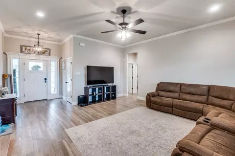 925 E 3rd St, Springtown, TX 76082 photo 5